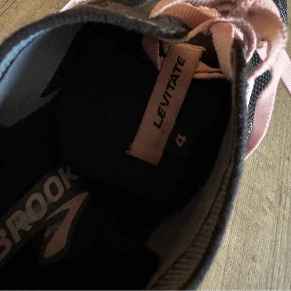 Brooks | Levitate 4 Running Shoes - Picture 9 of 10